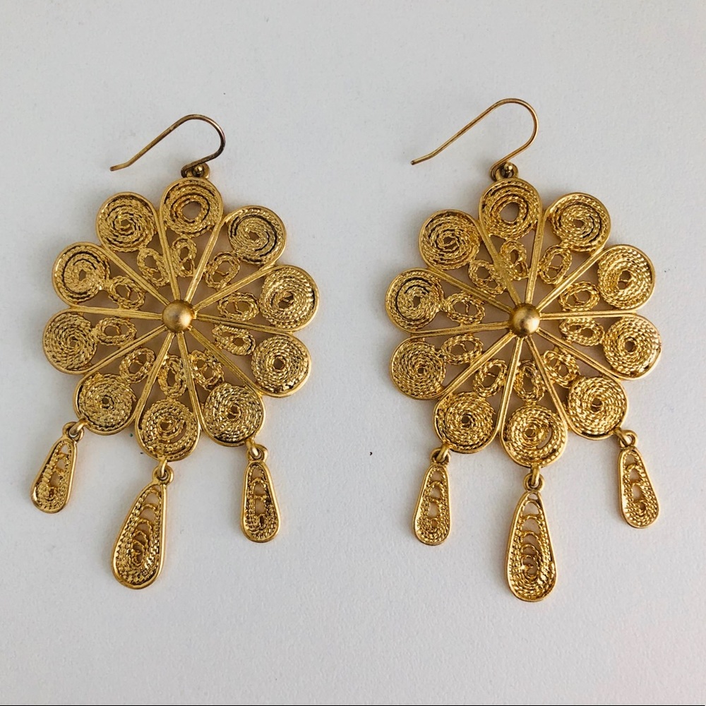 Glamorous drop gold earrings